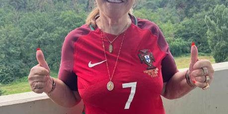 九游娱乐下载-1/8决赛陪失点儿子哭 对法国C罗妈妈还要现场看球