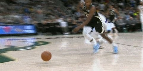 九游娱乐下载-87分26助攻0失误！湖人360合体最强一战击穿雄鹿